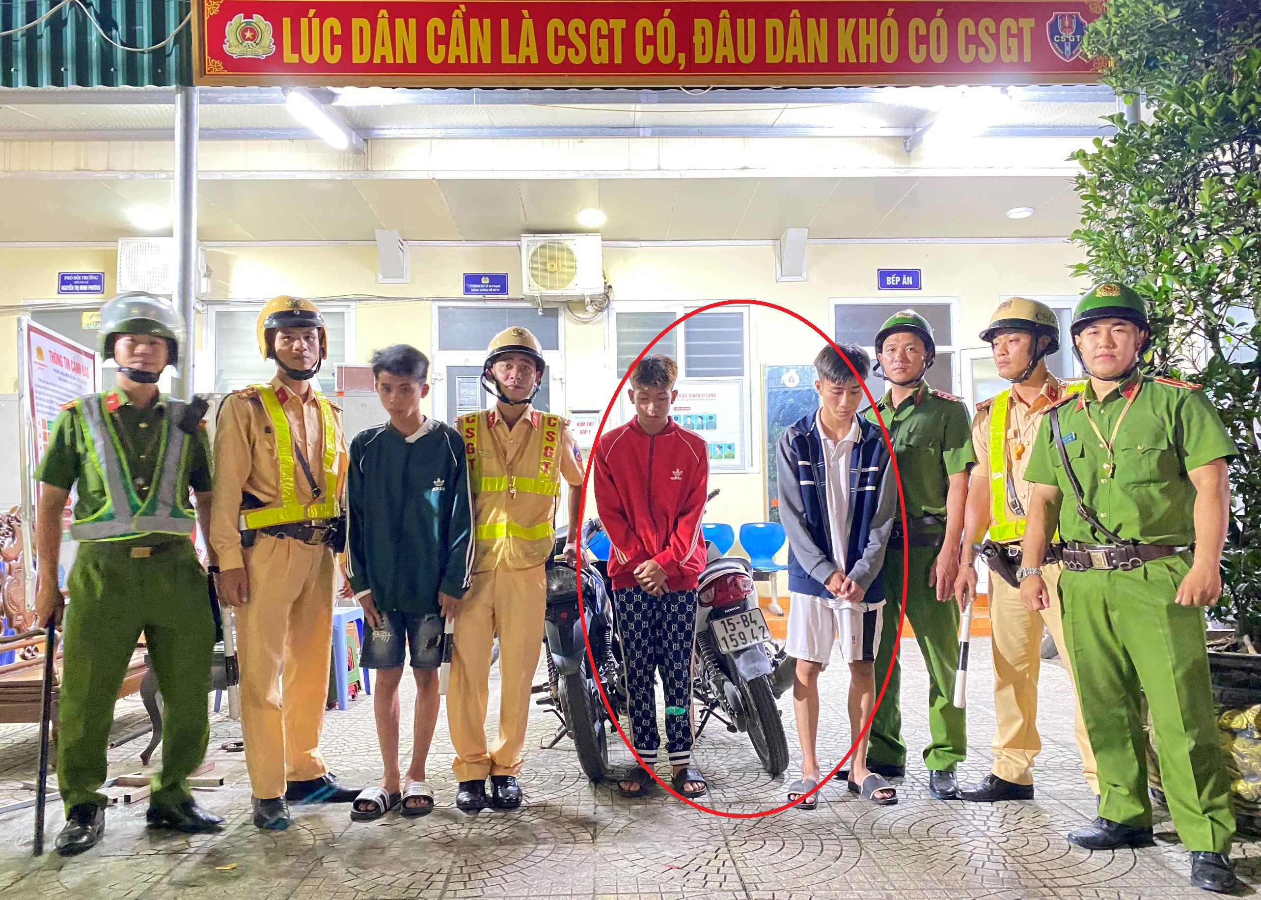 Công an quận Hồng Bàng: Tạm giữ phương tiện của 02 trường hợp điều khiển mô tô lạng lách đánh võng